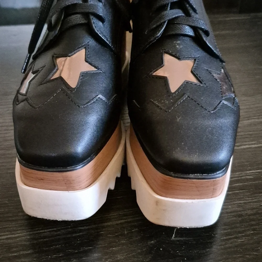 Stylish Black and Gold Women's Platform Shoes, Black w Silver Stars Sz 37(6.5)